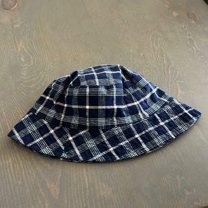 Janie and Jack size 4/5 💯 % cotton bucket hat.  Excellent like new condition!